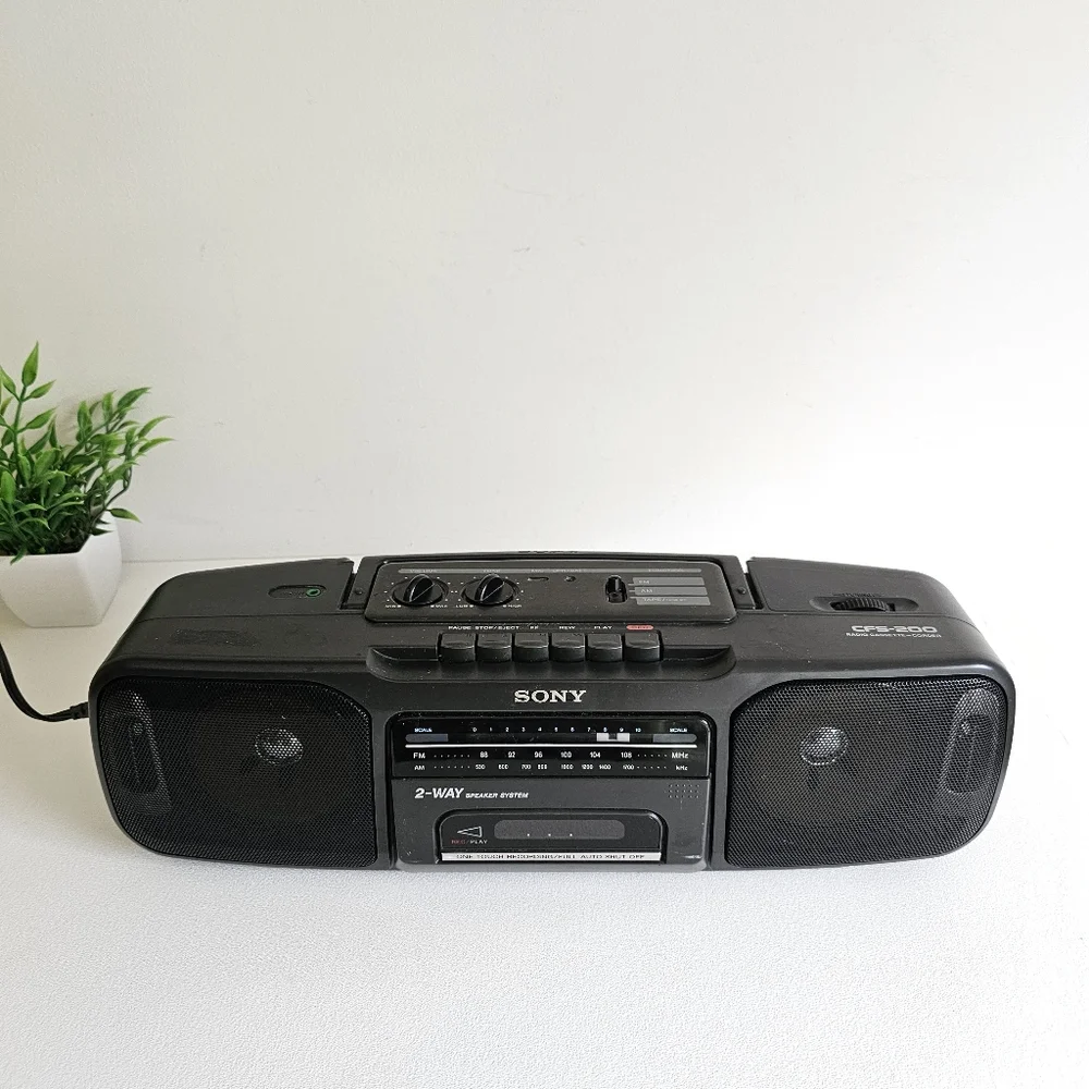 Sony CFS-200 Portable Black Boombox, Stereo Tape Player, Non Working Cassette